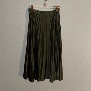 Topshop Green Pleated Satin Midi Skirt Size 4 US Women's